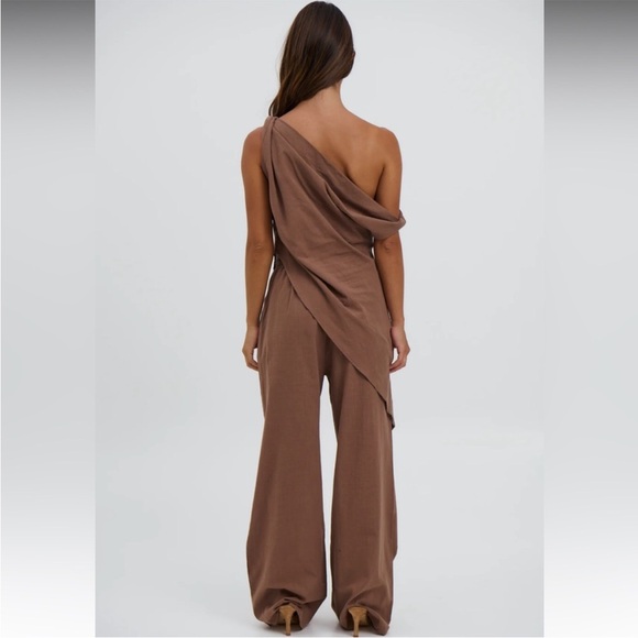 Elegant Brown One-Shoulder Two-Piece Set - Picture 2 of 3